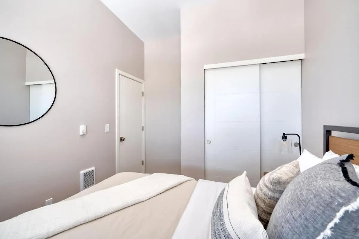 Portland Penthouse Retreat- Roof Deck & Food Pods Apartment