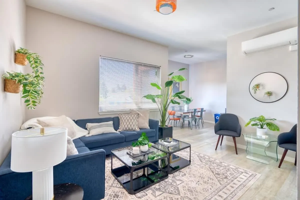 Portland Penthouse Retreat- Roof Deck & Food Pods Apartment