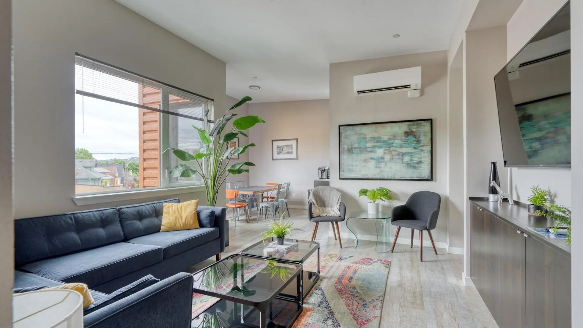 Portland Penthouse Retreat- Roof Deck & Food Pods Apartment