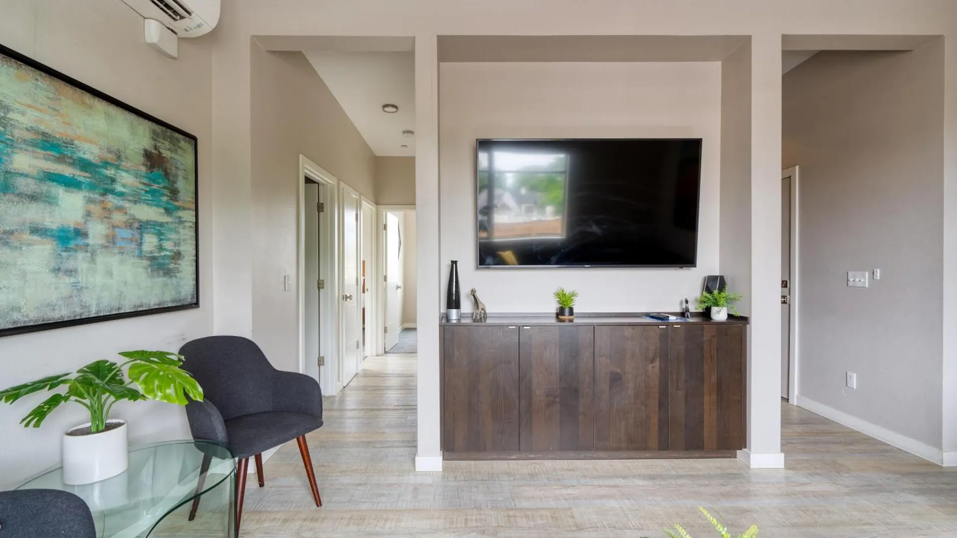 Portland Penthouse Retreat- Roof Deck & Food Pods Villa 0*,  United States