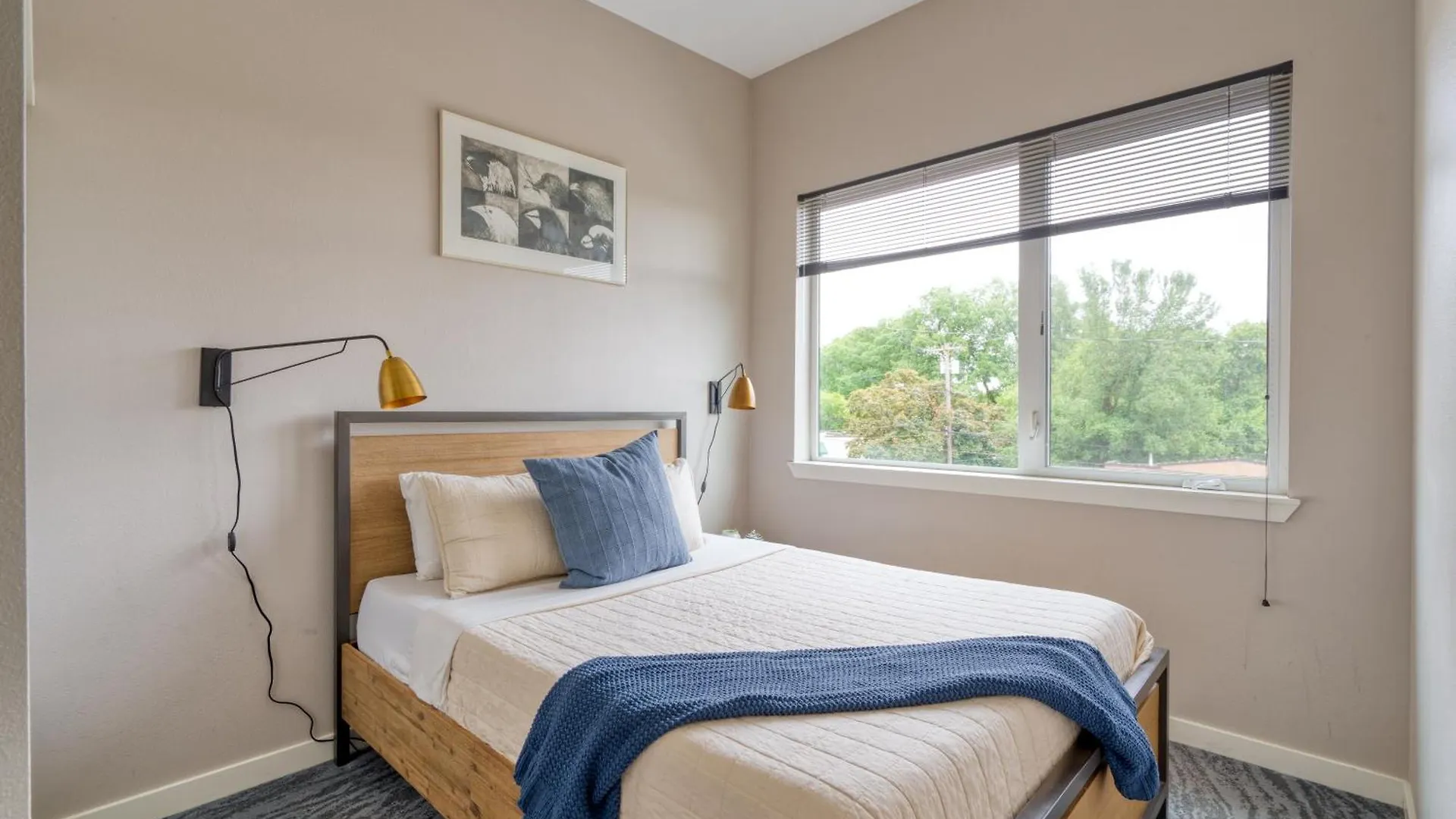 Apartment Portland Penthouse Retreat- Roof Deck & Food Pods Villa United States
