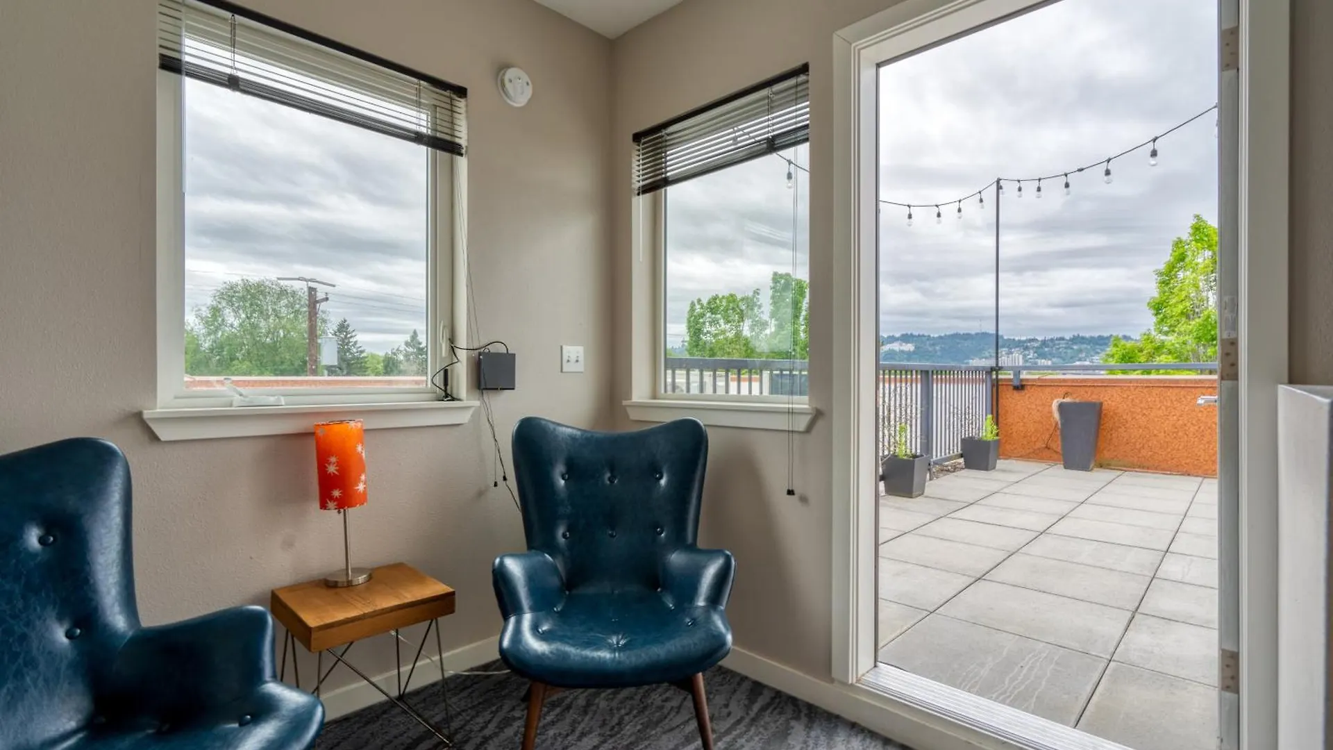 Apartment Portland Penthouse Retreat- Roof Deck & Food Pods Villa United States
