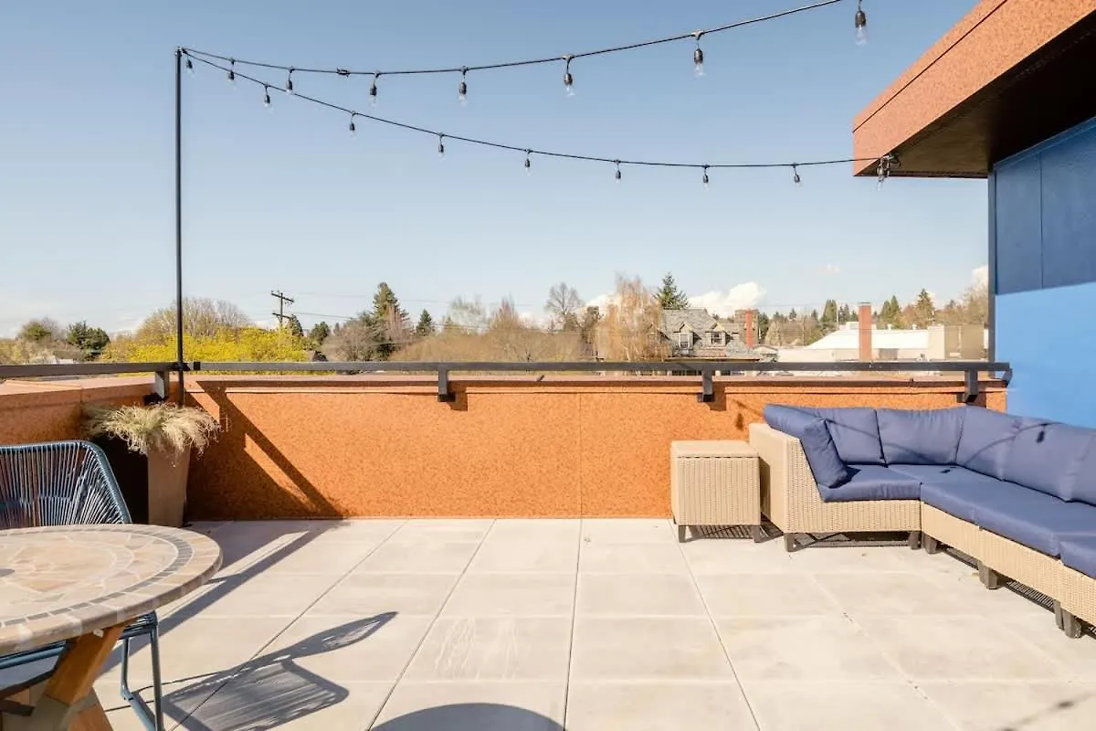Apartment Portland Penthouse Retreat- Roof Deck & Food Pods Villa