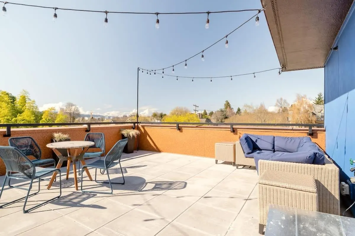 Apartment Portland Penthouse Retreat- Roof Deck & Food Pods Villa