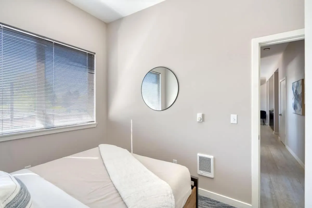 Apartment Portland Penthouse Retreat- Roof Deck & Food Pods Villa