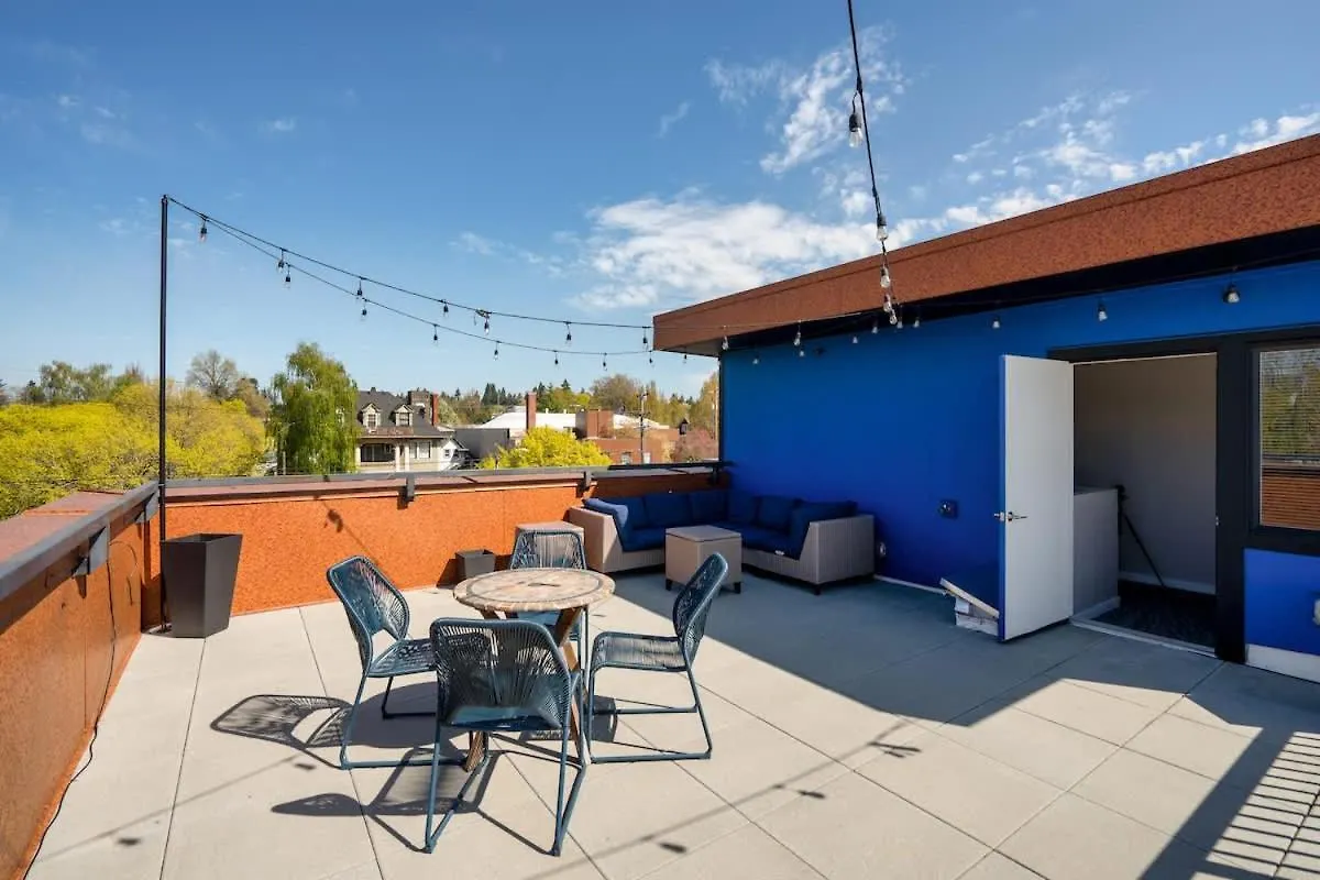 Portland Penthouse Retreat- Roof Deck & Food Pods Villa 0*,  United States