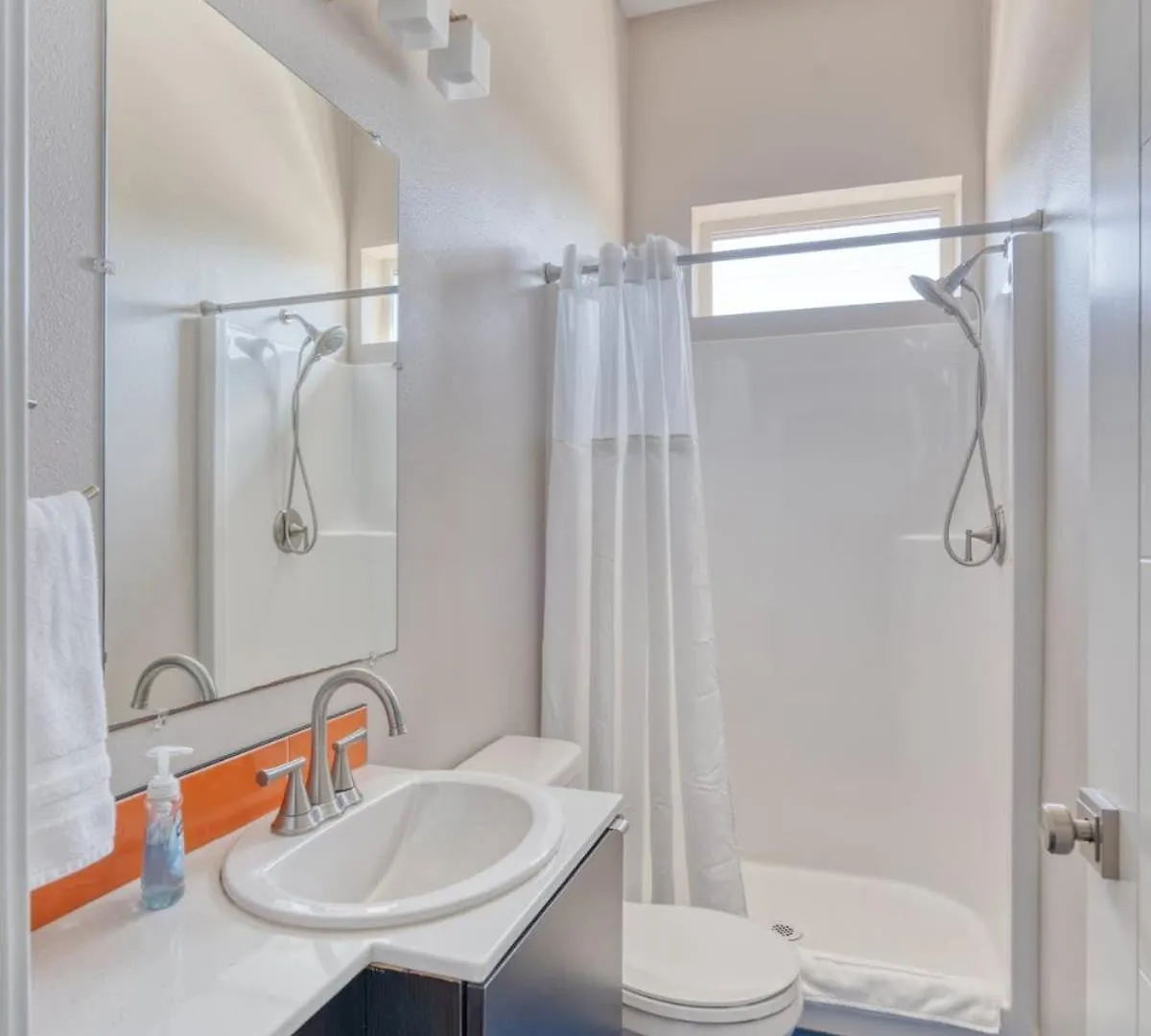 Portland Penthouse Retreat- Roof Deck & Food Pods Villa Apartment